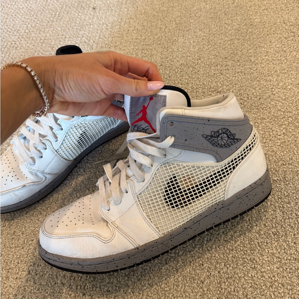 Lightly worn Nike Jordan men’s sneakers